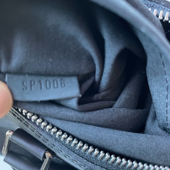 Authentic Louis Vuitton Black Speedy Epi 25 purchased directly from LV w/all tag - Picture 8 of 10